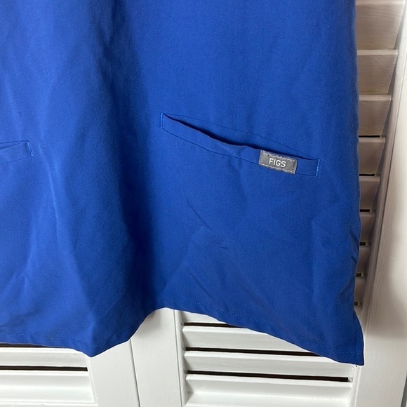 Figs Casma Three-Pocket Scrub Top Blue - Picture 4 of 11